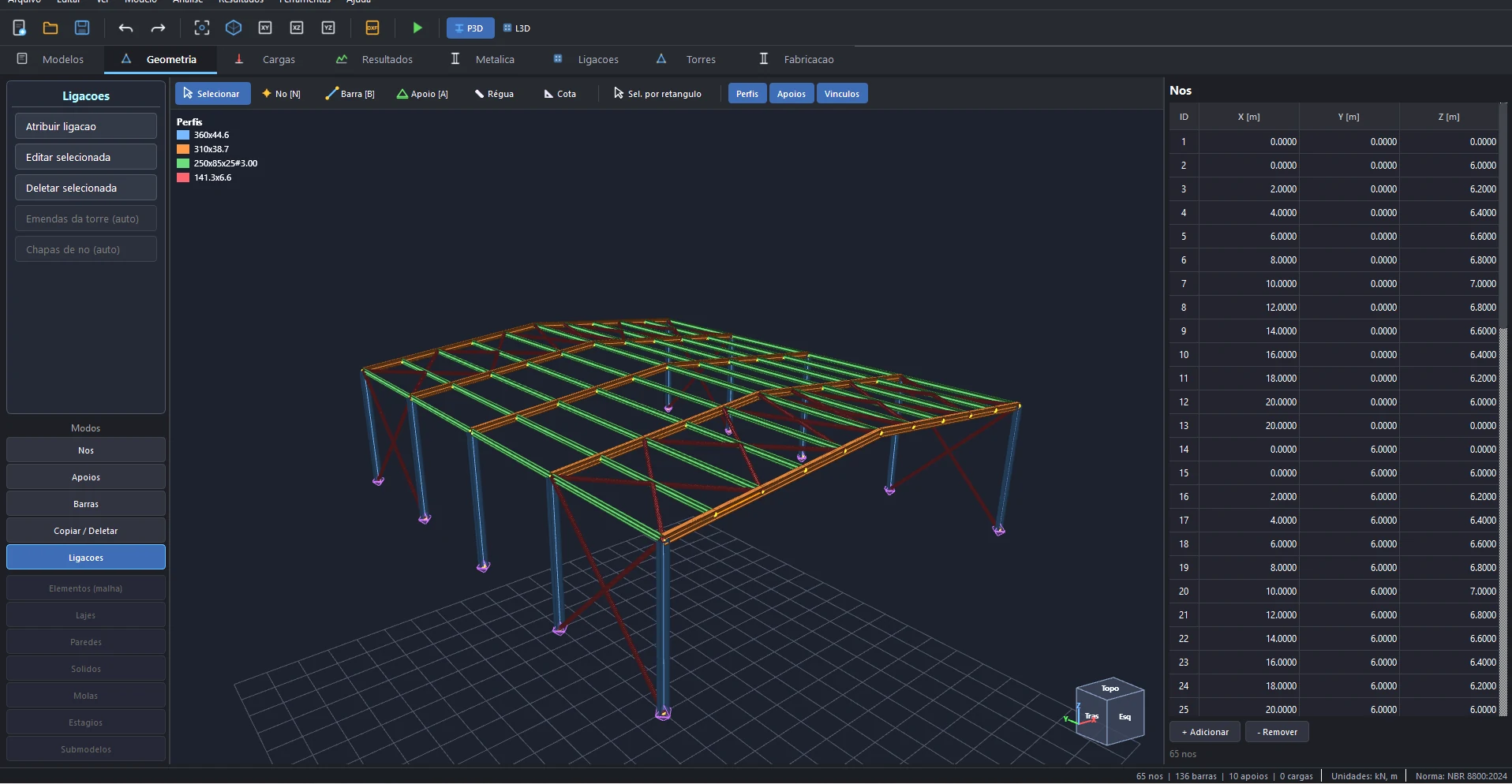 Modelo 3D de um galpão metálico na aba Geometria do ESTRUM, com perfis coloridos por seção e a tabela de nós ao lado.